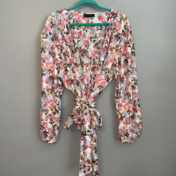 EUC Lane Bryant Floral Semi Sheer Pastel Garden Wrap Floral Blouse Size 26 - Picture 3 of 7